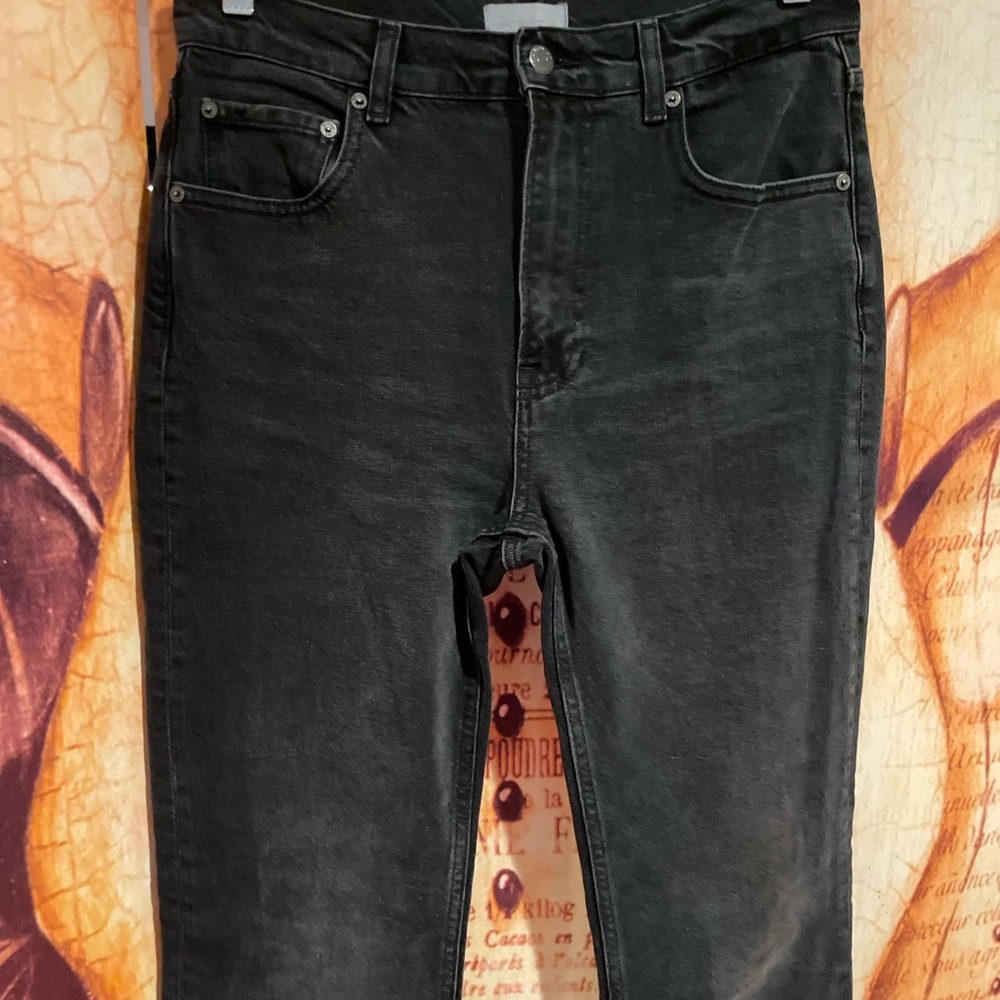 Boyish - Picture 3 of 5
